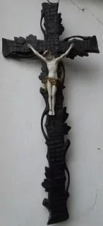JEŽÍŠ KŘÍŽ DŘEVOŘEZBA KRISTUS PORCELÁN
