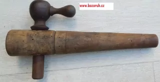 DŘEVĚNÁ PÍPA DO SUDU