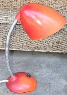 STAROŽITNÁ STOLNÍ LAMPA
