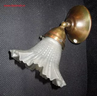 LAMPIČKA STROPNÍ NEBO NA ZEĎ