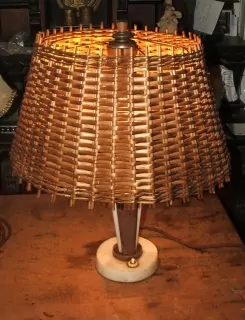STAROŽITNÁ STOLNÍ LAMPA , LAMPIČKA