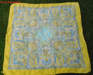 KROJ ŠÁTEK VZOROVANÝ ŽLUTÝ KE KROJI