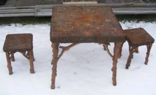 STŮL + DVĚ ŽIDLE SAMOROST