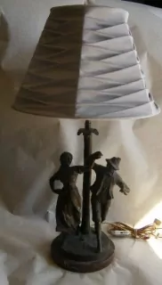 STAROŽITNÁ STOLNÍ FIGURÁLNÍ LAMPIČKA