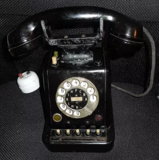 STAROŽITNÝ TELEFON 