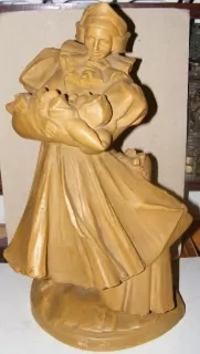 ŽENA A DĚTI V KROJI SLOVÁCKO ?? SOCHA Úprka !!