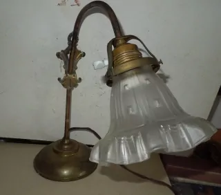 STAROŽITNÁ STOLNÍ LAMPA , LAMPIČKA