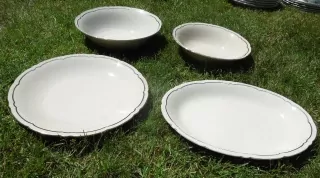 PORCELÁNOVÉ TALÍŘE A MÍSY