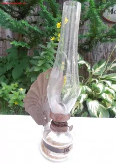 STAROŽITNÁ PETROLEJOVÁ LAMPA