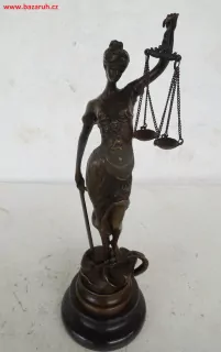 BRONZOVÁ SOCHA SPRAVEDLNOST