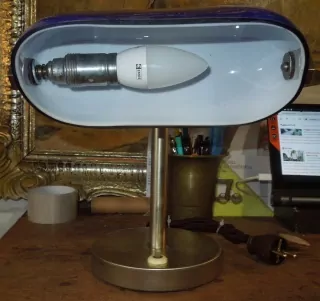STAROŽITNÁ STOLNÍ LAMPA ELEKTRICKÁ BANKÉŘKA