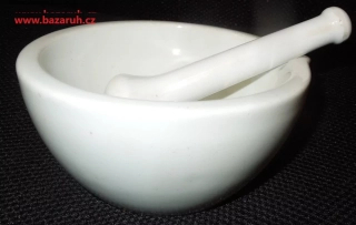 HMOŽDÍŘ PORCELÁNOVÝ