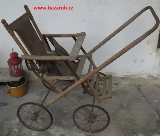 STAROŽITNÝ KOČÁREK