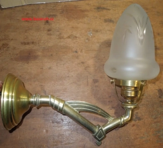 MOSAZNÁ LAMPIČKA NA STĚNU 1 KS LAMPA