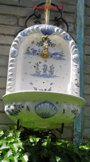 KERAMICKÁ VÝLEVKA S DRŽÁKEM MALOVANÁ