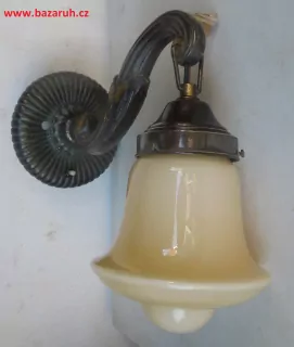 LAMPIČKA NA STĚNU LAMPA ELEKTRICKÁ  s vypínačem