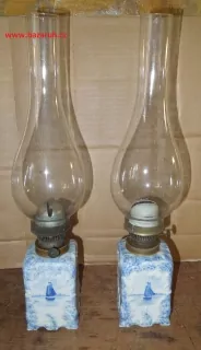 STAROŽITNÁ PETROLEJOVÁ LAMPA , PETROLEJKA  2 KS