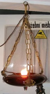 STAROŽITNÝ LUSTR ČERVNÉ SKLO RUBÍNOVÉ ??