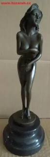 BRONZOVÁ SOCHA AKT DÍVKA S KLOBOUKEM V.28 CM