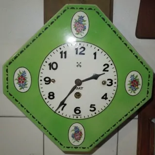HODINY  PORCELÁNOVÉ KUCHYŇSKÉ ZNAČENÉ 