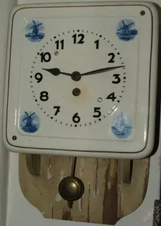 HODINY PORCELÁNOVÉ KUCHYŇSKÉ MLÝNY PORCELÁNKY DELF